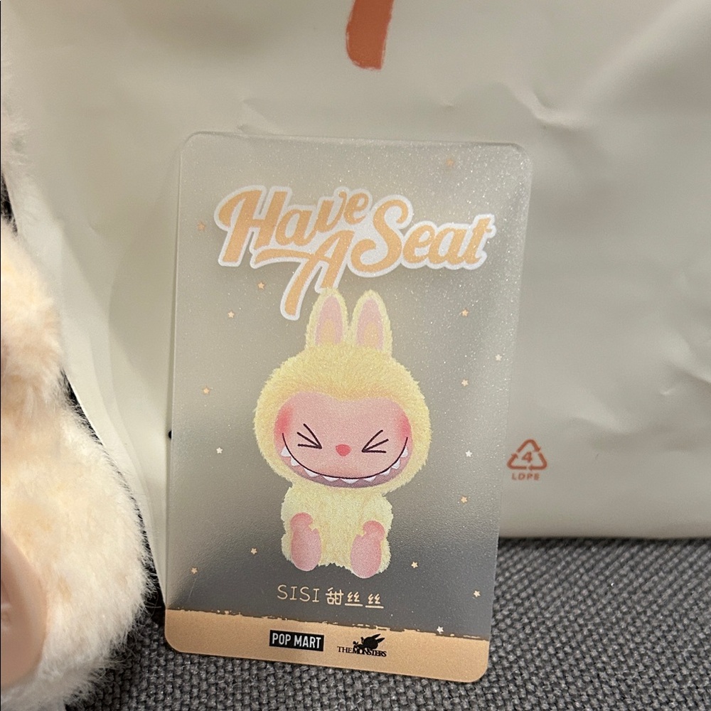 Labubu Have A Seat Sisi - Picture 2 of 7